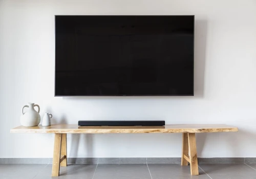 Telewizor 65 cali – jak wybrać model dopasowany do Twojego salonu?