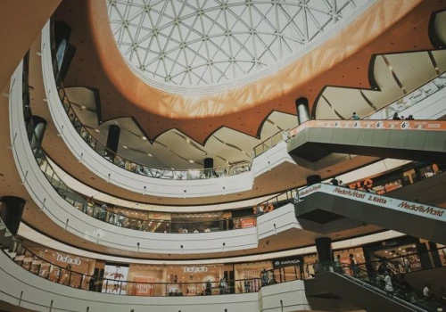 Galerie handlowe w Polsce się starzeją. Czas na wyburzenia czy modernizacje?
