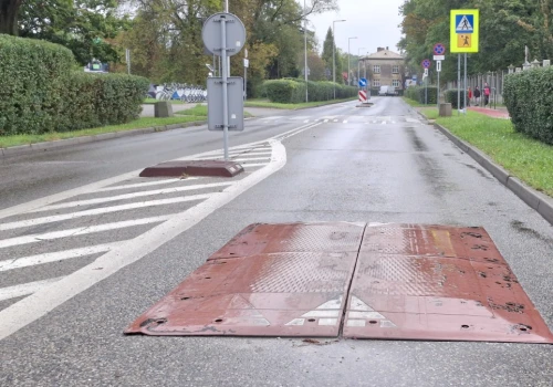Znienawidzone przez kierowców. Rząd chce ograniczać progi zwalniające