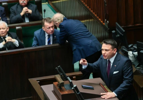 Konfederacja depcze po piętach PiS-owi. Najnowszy sondaż