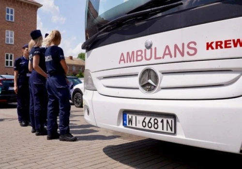 Krew oddana, godziny do odpracowania? Policjanci chcą jasnych zasad