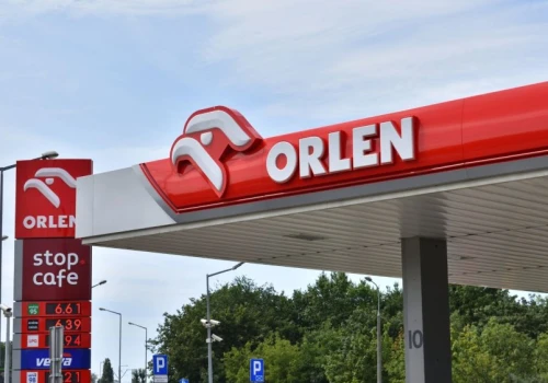 Orlen ścina ceny paliw w hurcie. Kiedy obniżki na stacjach?