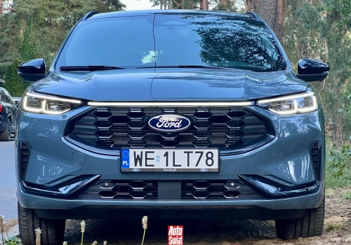 Ten popularny kompaktowy SUV jest tańszy w wersji hybrydowej niż spalinowej. Znam szczegóły