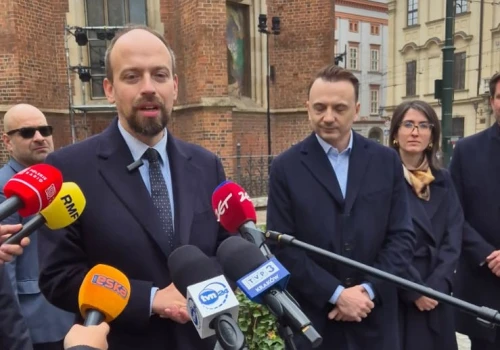 Lider referendum Jan Hoffman i Łukasz Gibała podpisali pakt. Audyt miasta, zmiany w SCT i powrót biletu 20-minutowego