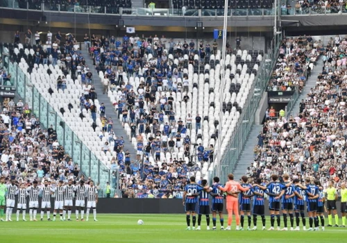 Tak zachowali się podczas minuty ciszy. Klub ukarany