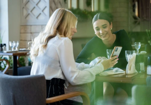 Koniec z nagrywaniem i fotografowaniem jedzenia. Restauracje stawiają na relacje bez ekranów