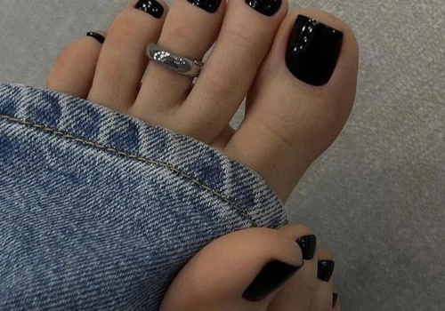 Rozpoczęła się astronomiczna jesień. Oto najpiękniejsze pedicure na październik