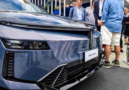 Stellantis produkuje 300 samochodów dziennie, ale parkingi są pełne? Fabryka musi stanąć na tydzień