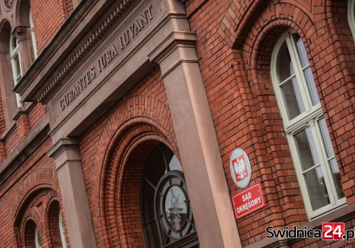 Zlecił podpalenie aut. Były strażak prawomocnie skazany na karę więzienia