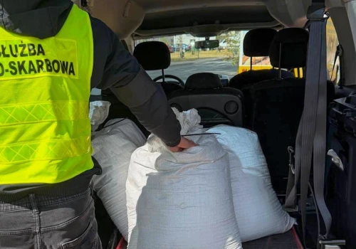 Celnicy przejęli ponad 200 tys. papierosów w Koninie, Jarocinie i Golinie