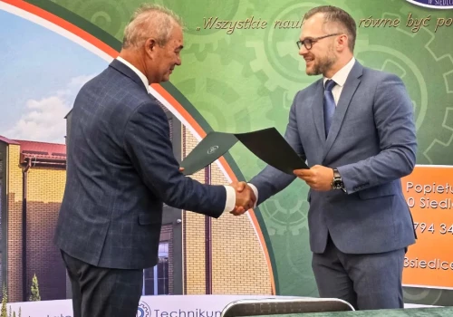 Siedlecka „Samochodówka” łączy siły z Politechniką Białostocką. Uczniowie zajrzą do laboratoriów