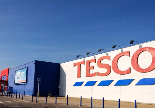 Tesco może sprzedać setki sklepów. Na liście zainteresowanych znany dyskont