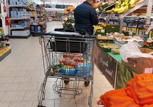 Najbardziej podrożała w sklepach chemia gospodarcza, a staniały tłuszcze