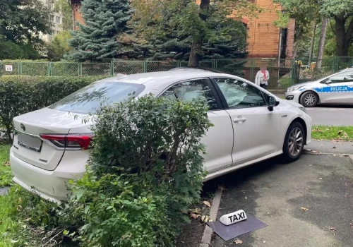 Zderzenie taksówki z Volkswagenem na newralgicznym skrzyżowaniu