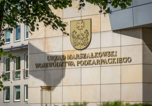 Praca w Urzędzie Marszałkowskim w Rzeszowie. Pensja do 10 200 zł