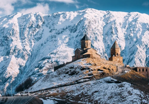 Górskie serce Gruzji🤩 📷 Wycieczka na Kaukaz za 807 PLN 🏔️ Loty + hotel i samochód ✈️+🏨+🚗