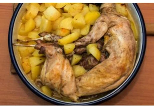W takiej temperaturze piecz królika. Mięso będzie soczyste i bardzo smaczne
