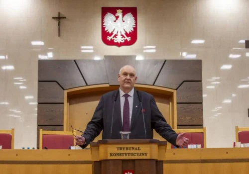Ścigają dyrektor i komendanta z Trybunału Konstytucyjnego. 