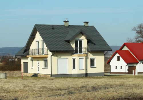 Czym najtaniej ogrzać dom? Porównali pellet, gaz, węgiel i pompę ciepła