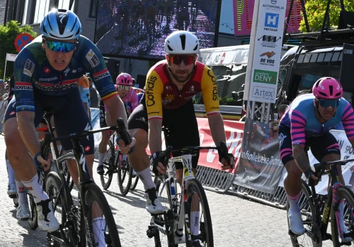 Omloop van het Houtland 2026: Stanisław Aniołkowski tuż za Timem Merlierem