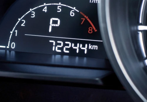 Niski przebieg auta może być pułapką. Dane zaskakują