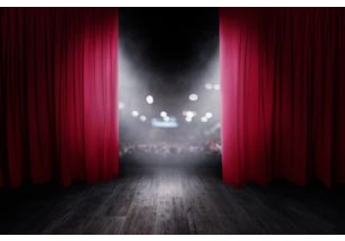 Aktorzy Teatru Ateneum rozśmieszali publiczność w Tarnowie spektaklem 
