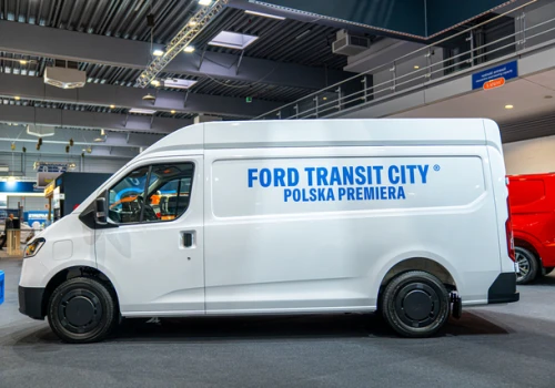 Nowy elektryczny Ford Transit City debiutuje w Polsce. Zasięg 254 km i ładowność do 1275 kg