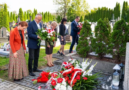 Łączy nas pamięć, prowadzi historia