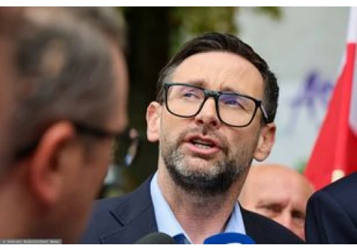 Obajtek przyłapany na niekonsekwencji. Padło pytanie o zęby