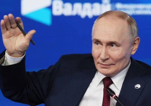 Żółta kartka. Putin lekarstwem na problemy wizerunkowe rządu