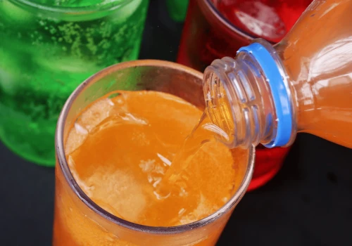 Kolejny wzrost cen napojów z cukrem. Rząd zwiększy VAT na te produkty. Podano datę