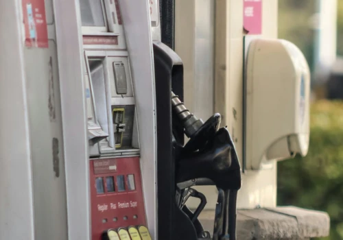 Dlaczego nie wolno używać telefonu na stacji benzynowej?