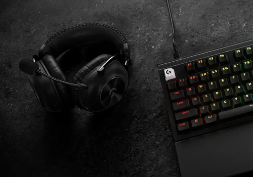 Logitech poprawił swoje topowe słuchawki. Teraz wytrzymają aż 70 godzin bez ładowarki
