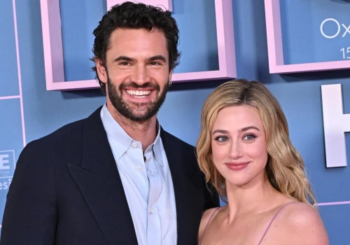 Lili Reinhart i Tom Bateman o 