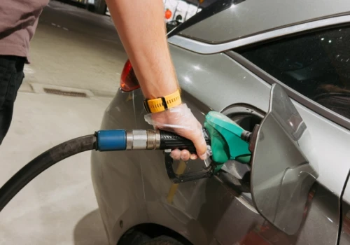Ropa WTI i Brent lekko tanieją. USA mówi o większym przepływie przez Ormuz