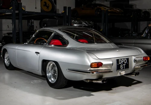 Pierwsze seryjne Lamborghini 350 GT sprzedane za 775 tys. dolarów. Powstało około 120 sztuk