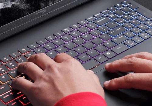 Laptop HyperX z RTX 5070 aż 2200 zł taniej. Intel Core Ultra 7 i ekran 2.5K