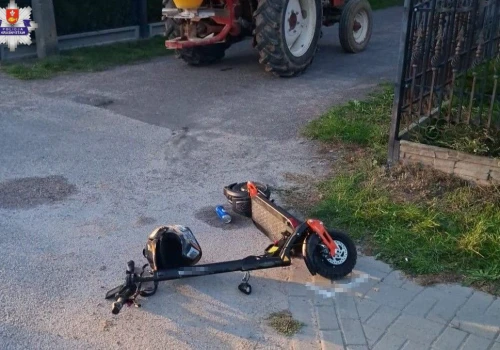 12-latek na hulajnodze zderzył się z ciągnikiem. Chłopiec trafił do szpitala