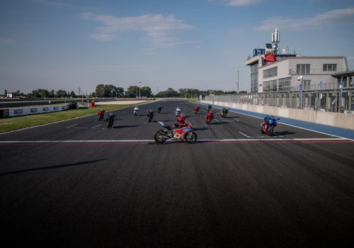 Chcesz zostać zawodnikiem? ZXMoto CUP ruszy w 2027 roku. Dwa motocykle, pięć rund i 40 miejsc