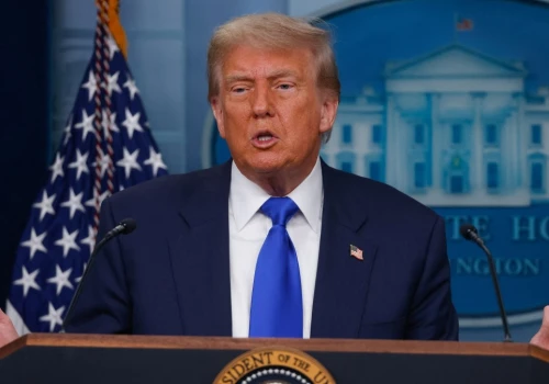 Sąd federalny: Administracja Trumpa musi przywrócić akredytacje dla mediów