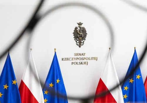 Senat upamiętnił 50. rocznicę powstania KOR, 50. rocznicę śmierci poety Stanisława Grochowiaka oraz 100. rocznicę urodzin pisarki Róży Ostrowskiej
