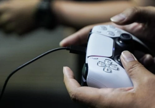 Koniec z awariami i logowaniem na klawiaturze? Ciekawy patent Sony dla PlayStation 6 zdradza świetną funkcję, ale rodzi poważne obawy o kradzież kont