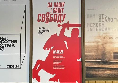„Pod nimi będziemy wyzwalać ojczyznę”. Białorusini uczą Ukraińców swoich symboli narodowych