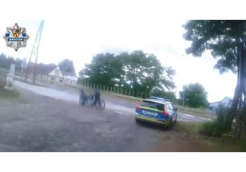 Próbował przekupić policjantów. „Ale to nie do mnie tak. Do mnie nie”. Wszystko się nagrało