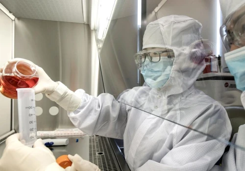 Chińska biotechnologia budzi kontrowersje, ale podbija świat. Poznaj producentów innowacyjnych leków