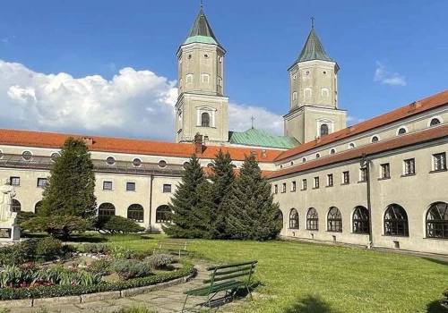 Szaleniec Ihor M. z Ukrainy zabił księdza! Atak nożownika w opactwie w Jarosławiu