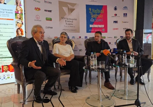 Klasyka, która wciąż mówi do nas i o nas. XIV Ogólnopolski Festiwal Teatrów „Sztuka plus Komercja” już wkrótce