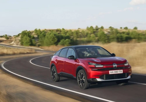 Akcje Stellantis spadły poniżej 4 euro. Fiat rośnie o 24%, Alfa Romeo traci 23%
