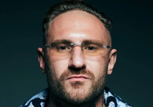 Kizo pojawi się na antenie Polsatu z armią 30 legionistów