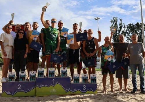 Jarzębata wygrywa Puchar Burmistrza w siatkówce plażowej